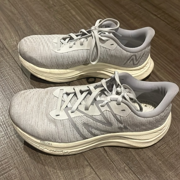 New balance fuel cell 8.5 wide - Picture 6 of 8